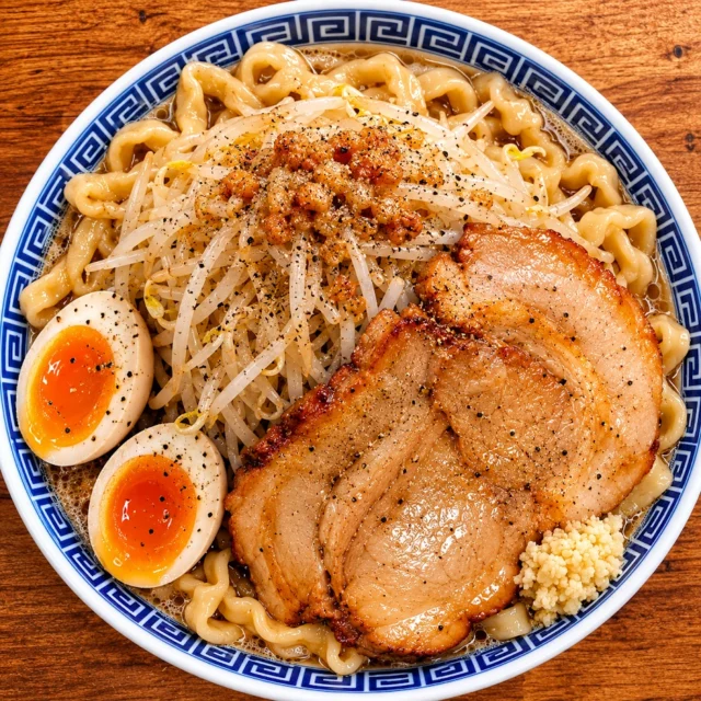 今日も危険な暑さになりそうです。

こんな日は、冷たく締めた専用麺がよく合います。

一口目から最後まで気持ちよく食べられるように。

本日も10:30より、お待ちしております。

#中華そば親孝行 #自家製麺 #冷しどら息子