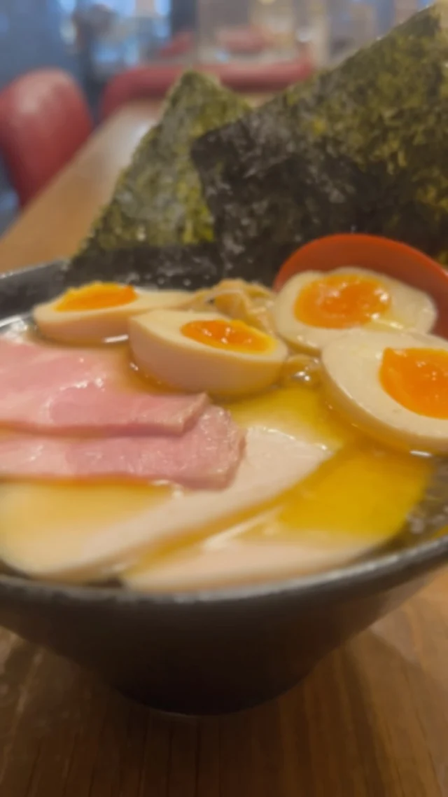 明日も、余韻を作りたい。

#中華そば親孝行 #名古屋ラーメン #自家製麺